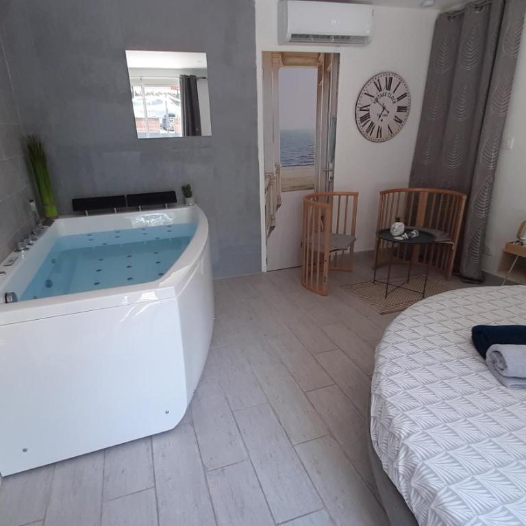 Allegria Nimes Chambre Deluxe Spa - Chambre Deluxe - 5