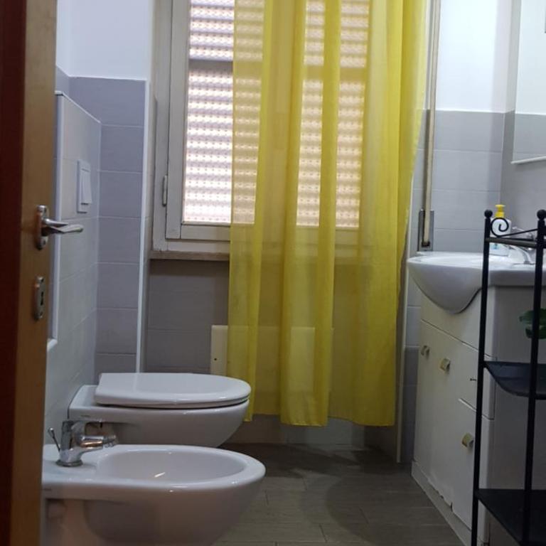 Prime Guest House - Camera Matrimoniale con Bagno in Comune - 2