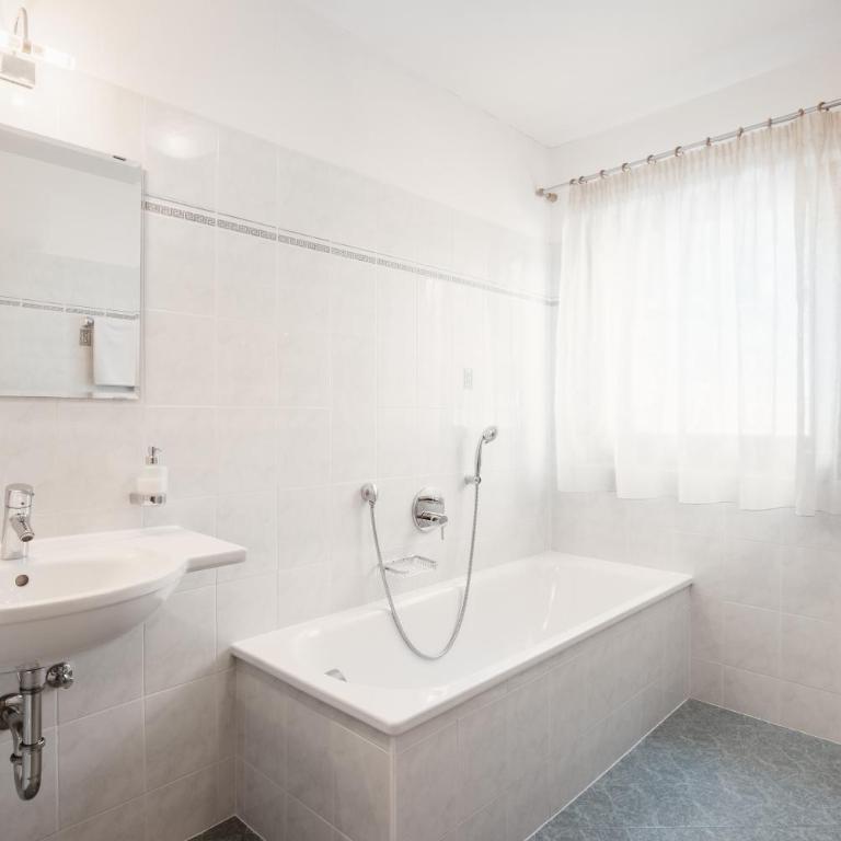 Garni Ciasa Urban - Doppelzimmer mit Balkon - 15