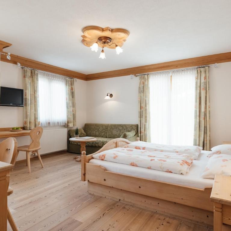 Garni Ciasa Urban - Doppelzimmer mit Balkon - 4