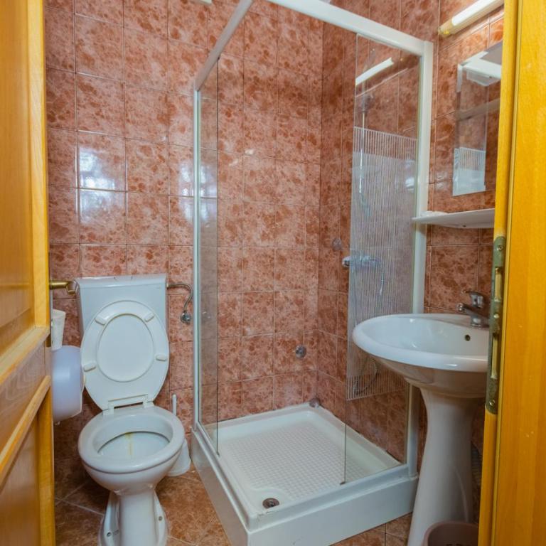Guesthouse Lovćen - Mala Dvokrevetna Soba sa Zasebnim Krevetima - 5