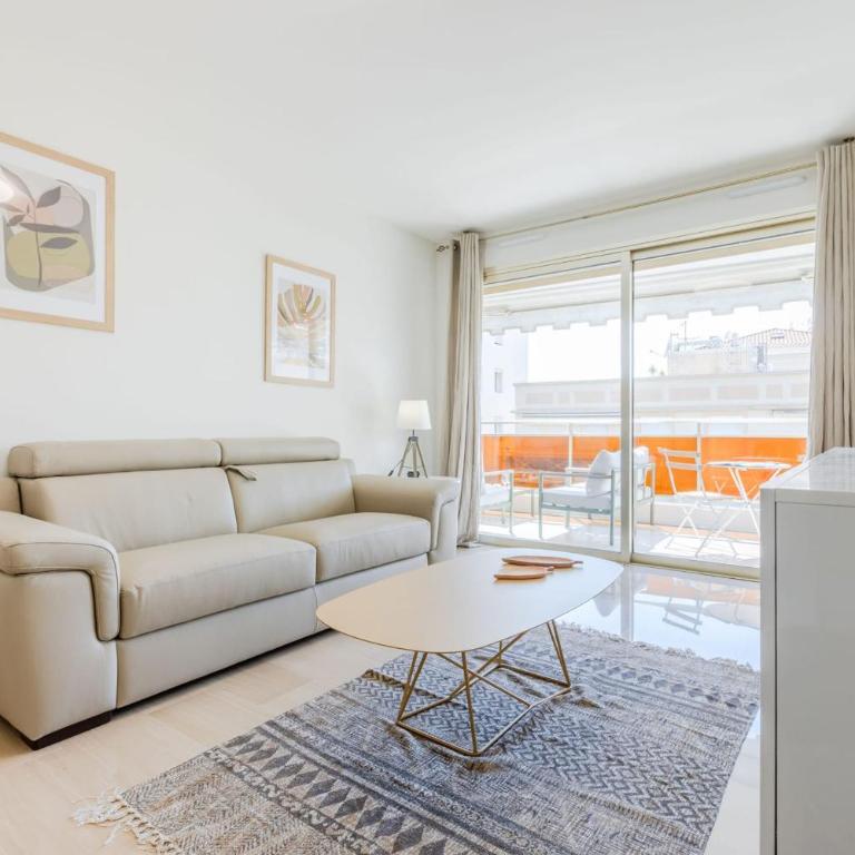 Stylish 1-Bedroom Apartment Close to Beaches - Appartement - 3