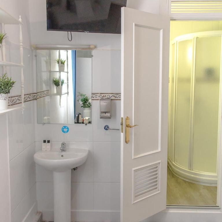 Fuencarral Adeco - Single Room - 10