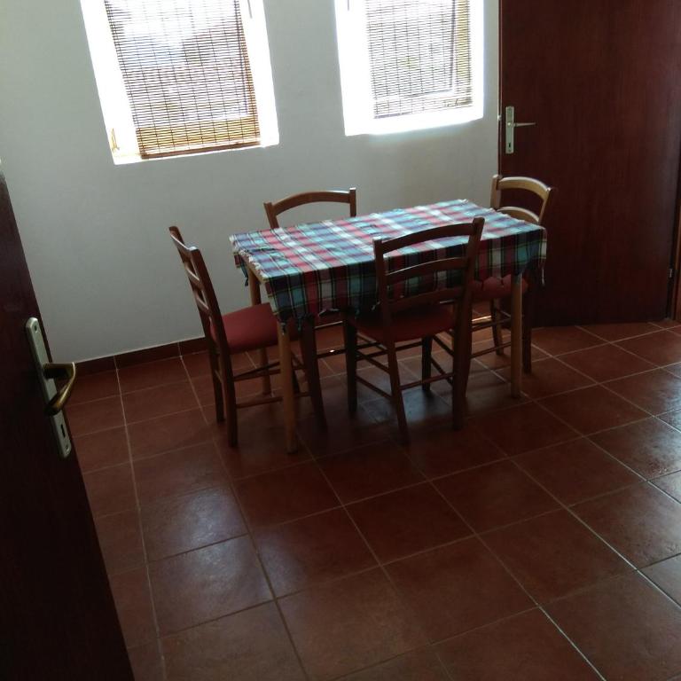 LaRos Apt - Two-Bedroom Apartment with Sea View - 21