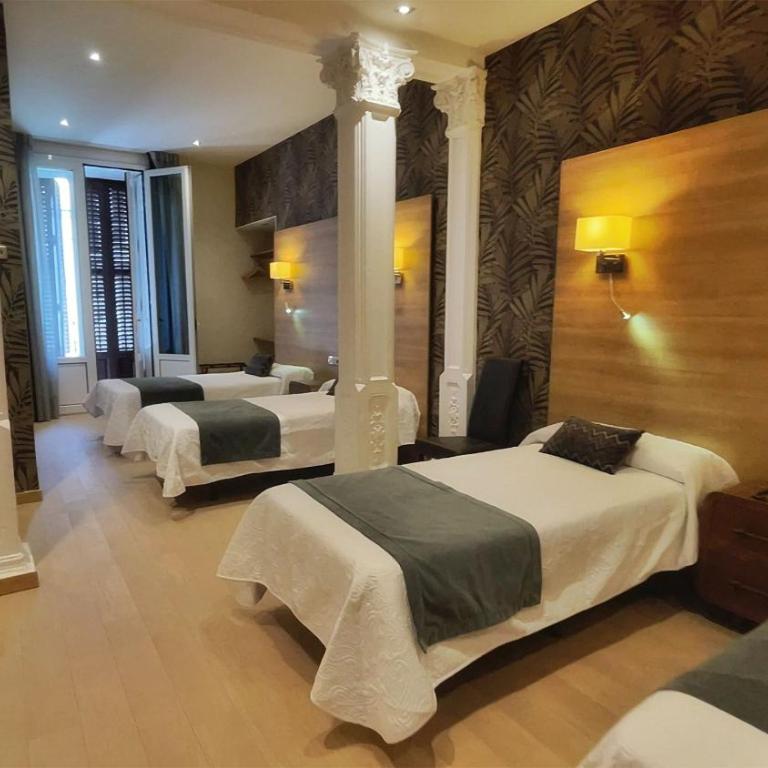 Hostal Aguilar - Quadruple Room - 6