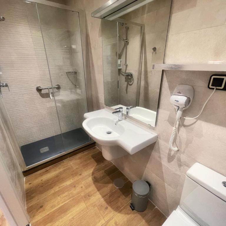 Hostal Aguilar - Twin Room - 12