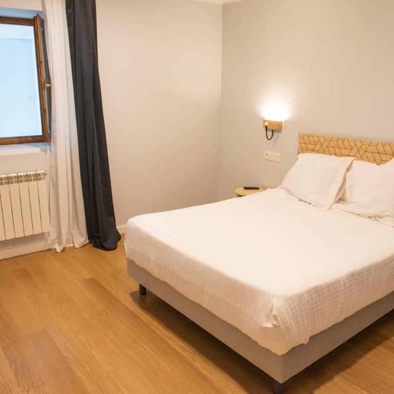 Hotel Puerto de Llanes - Double Room - Interior Facing - 1