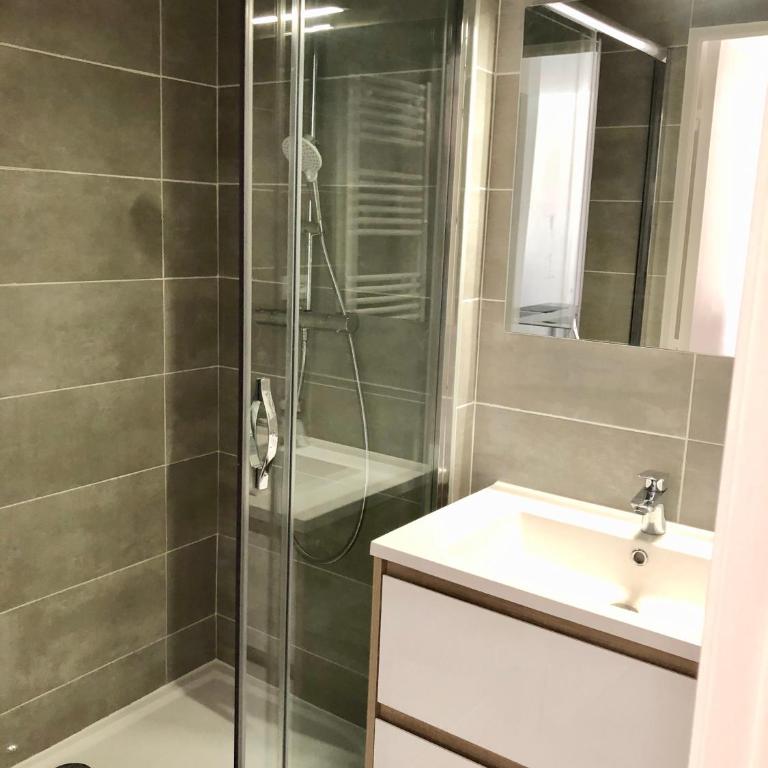 Apartment Newly Renovated Aircond-wifi-pool-sea View-150m to Beaches- Saint Aygulf - Appartamento con Vista Mare - 10