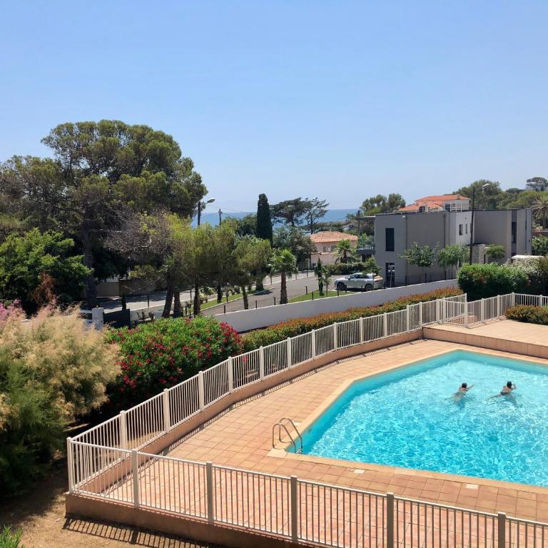 Apartment Newly Renovated Aircond-wifi-pool-sea View-150m to Beaches- Saint Aygulf - Appartamento con Vista Mare - 2
