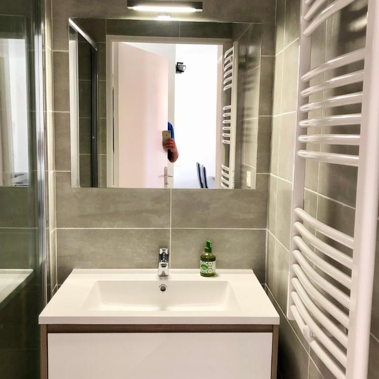 Apartment Newly Renovated Aircond-wifi-pool-sea View-150m to Beaches- Saint Aygulf - Appartamento con Vista Mare - 11