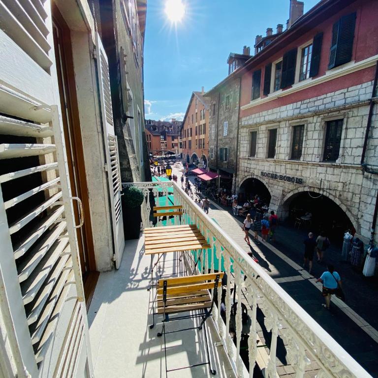 Le Balcon de la Vieille Ville Annecy - Deluxe Apartment with Balcony - 7