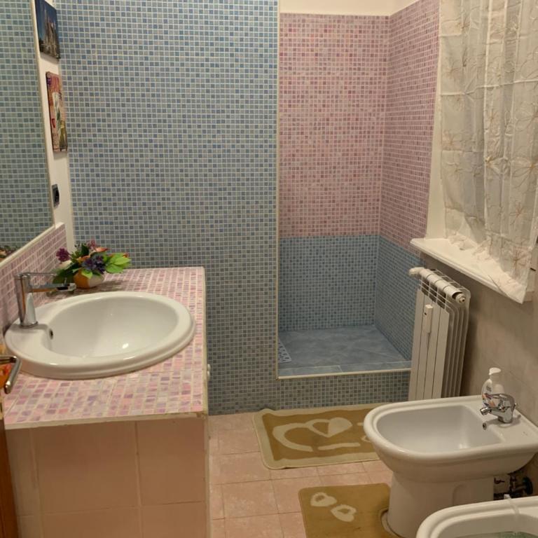 Bella Roma - EE - Camera Matrimoniale con Bagno in Comune - 11