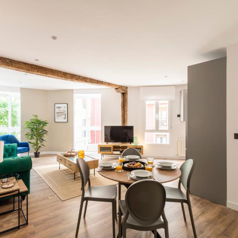 Vivienda Turística Plaza de los Tres Pilares - Two-Bedroom Apartment - 4