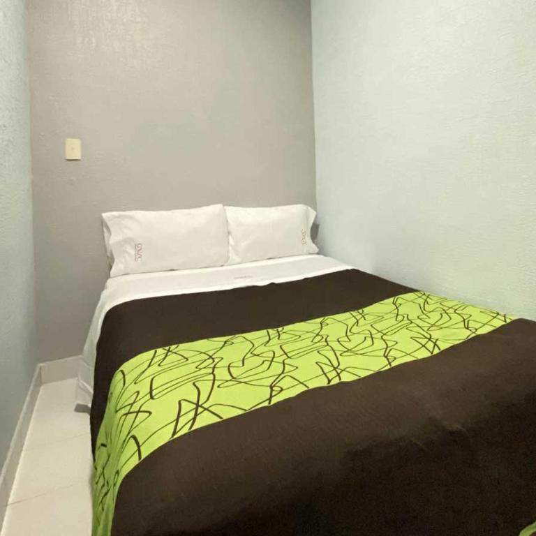 HOTEL GRAN VIA CENTRAL - Habitación con cama grande - 9