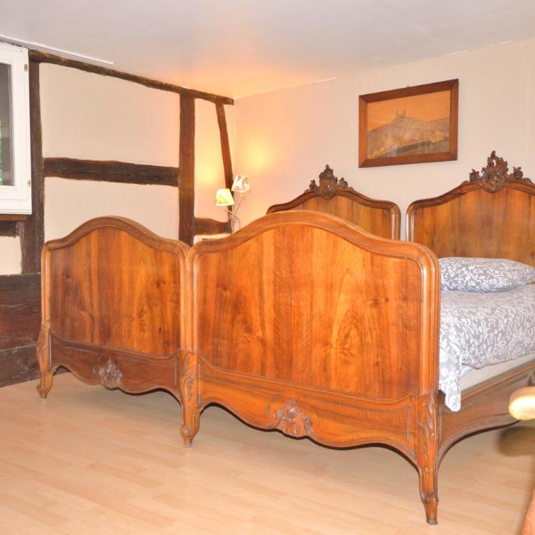 CHEZ CECILE Bed and Breakfast chez le VIGNERON - Chambre Double avec Lit d'Appoint - 1