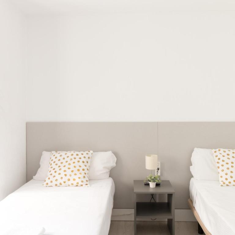 Pensión Arias - Twin Room - 4