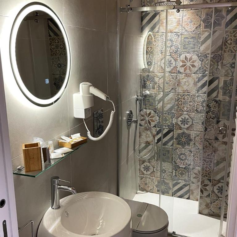 Porta del Golfo Apartments & Suites - Camera Matrimoniale con Bagno Privato - 5