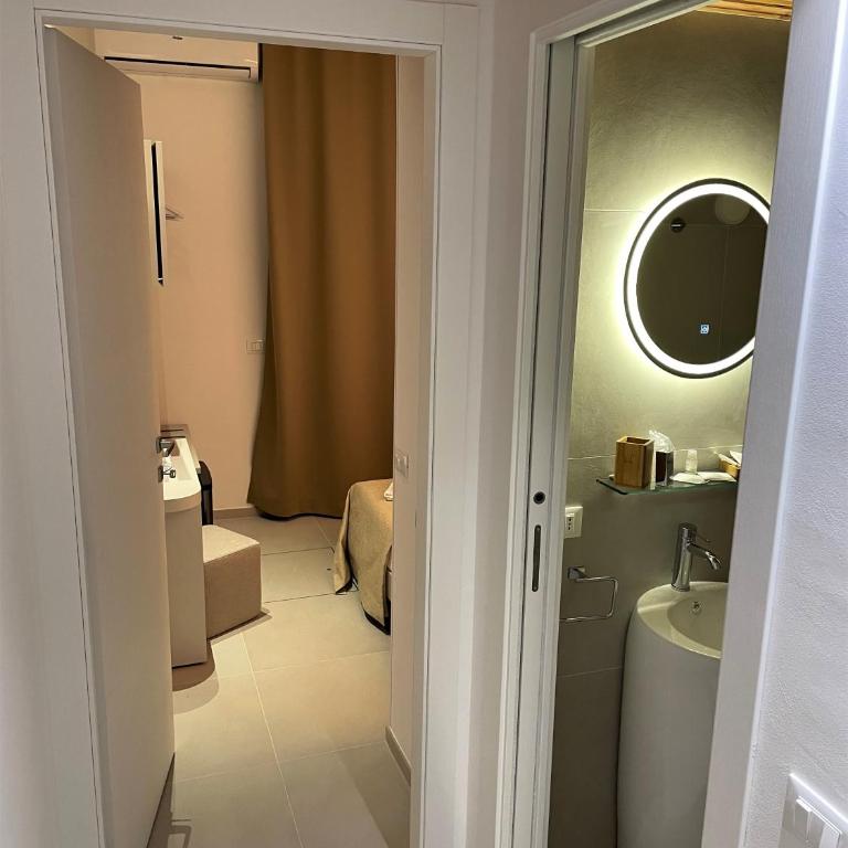 Porta del Golfo Apartments & Suites - Camera Matrimoniale con Bagno Privato - 4