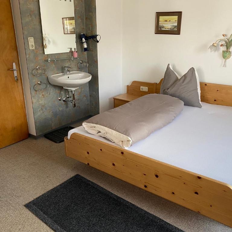 Haus Straif - Doppelzimmer mit eigenem externen Bad - 4