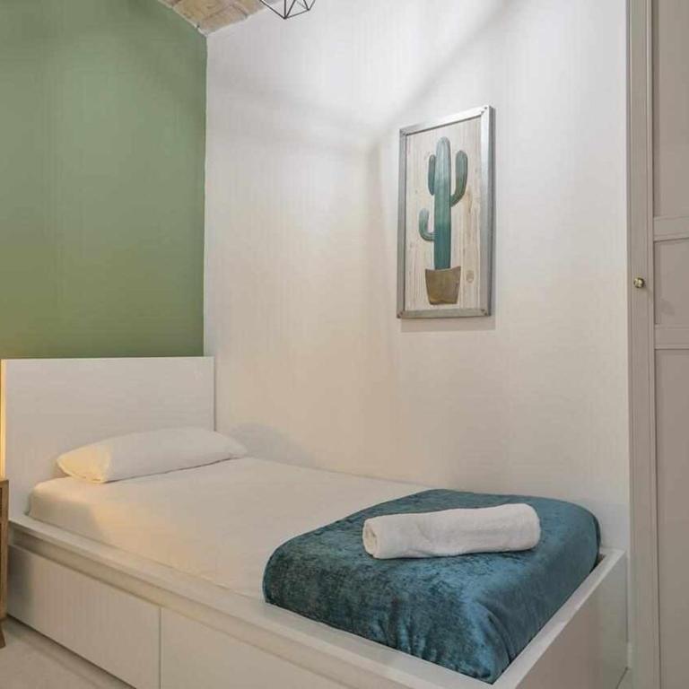 Apartamento Alejandro en BCN - Three-Bedroom Apartment - 9