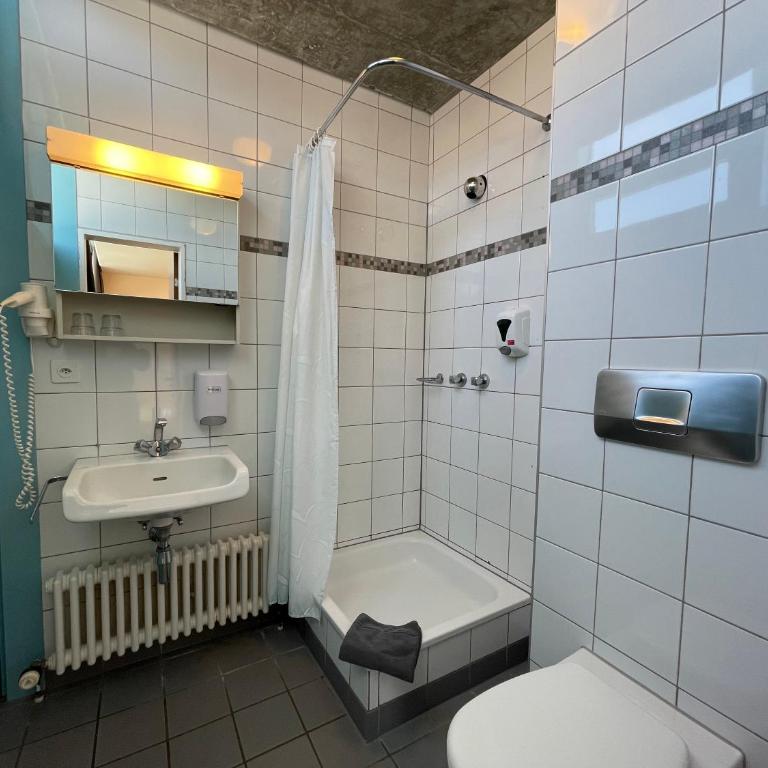 Geneva Hostel - Chambre Lits Jumeaux avec Salle de Bains Privative - 7