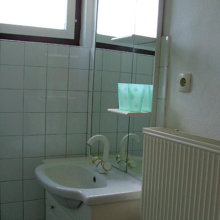Pension Weiss - Apartment mit 2 Schlafzimmern und Balkon - 9
