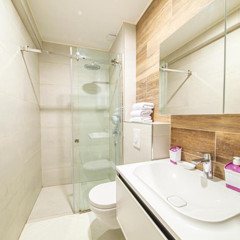 Seafront Apartments Petrovac - Apartment with Balcony - 6
