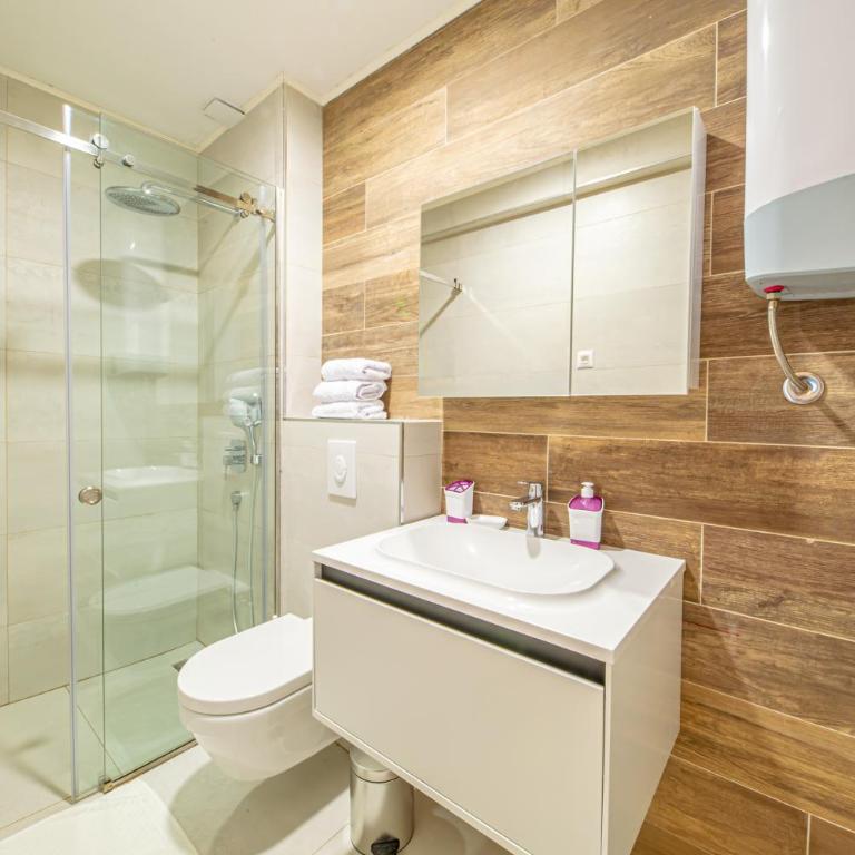 Seafront Apartments Petrovac - Apartment with Balcony - 7