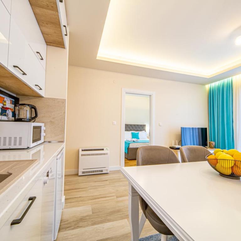 Seafront Apartments Petrovac - Apartment with Balcony - 3