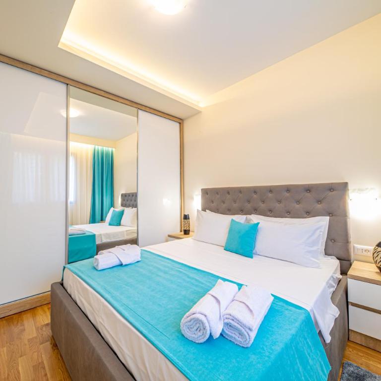 Seafront Apartments Petrovac - Apartment with Balcony - 14