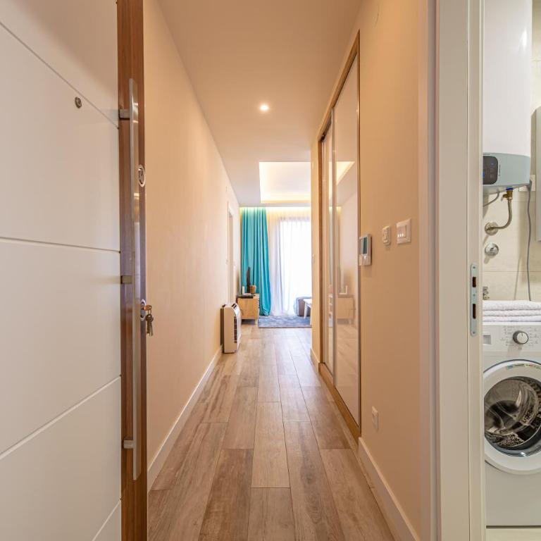 Seafront Apartments Petrovac - Apartment with Balcony - 15