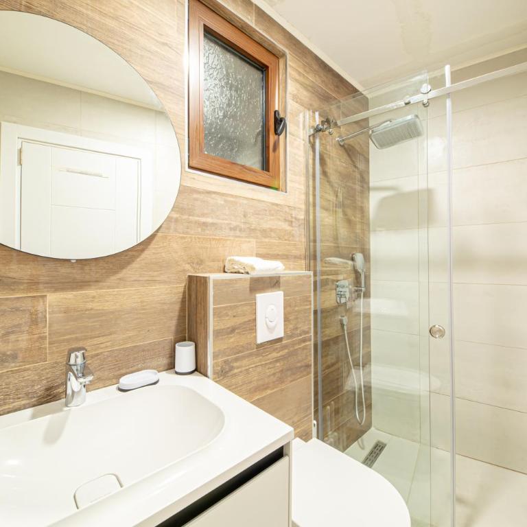 Seafront Apartments Petrovac - Apartment with Sea View - 14