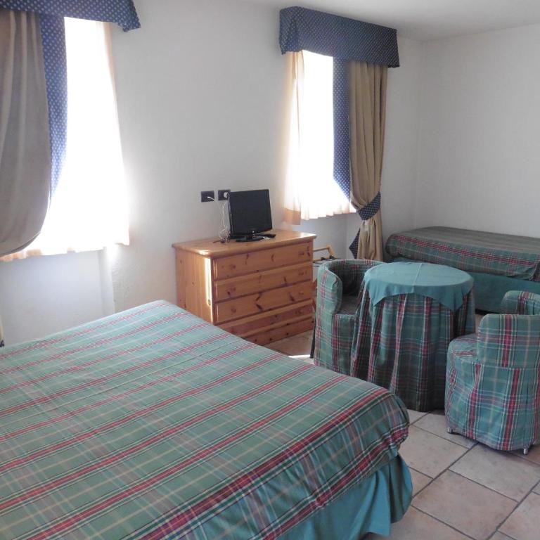 Hotel Mont Nery - Habitación Familiar (2 adultos y 2 niños) - 2