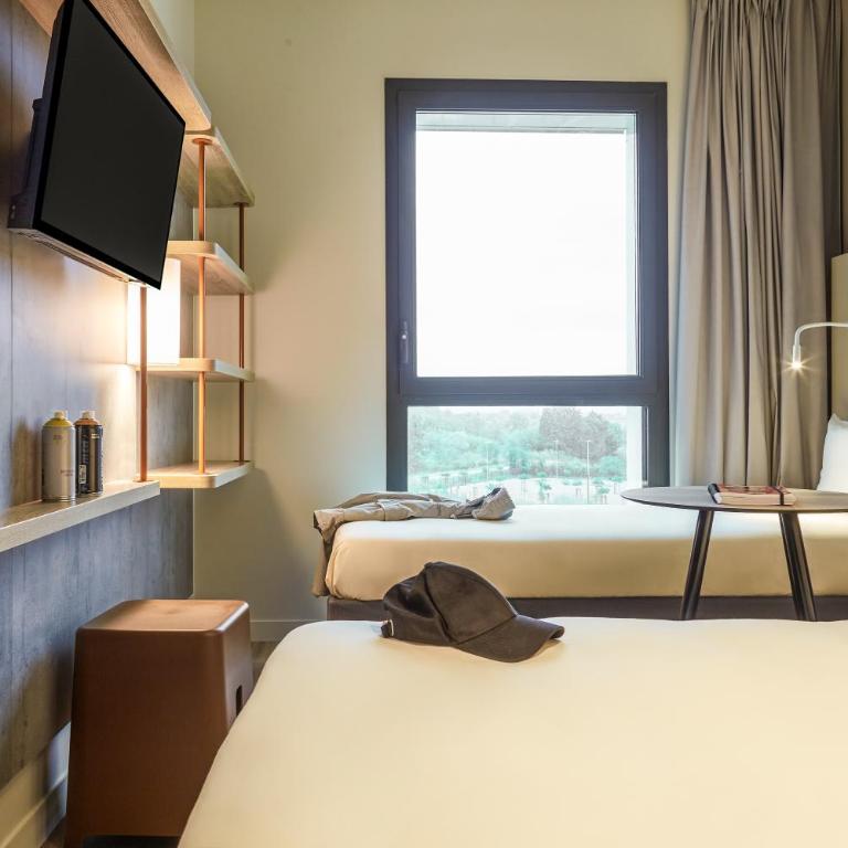 Ibis Budget Montpellier Aéroport Parc Des Expos - Chambre Triple avec 2 Lits Simples et 1 Lit d'Appoint - 7