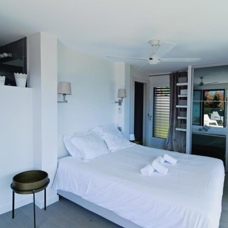 Charming villa with pool lake view 10 minutes from the city center - Villa - 6
