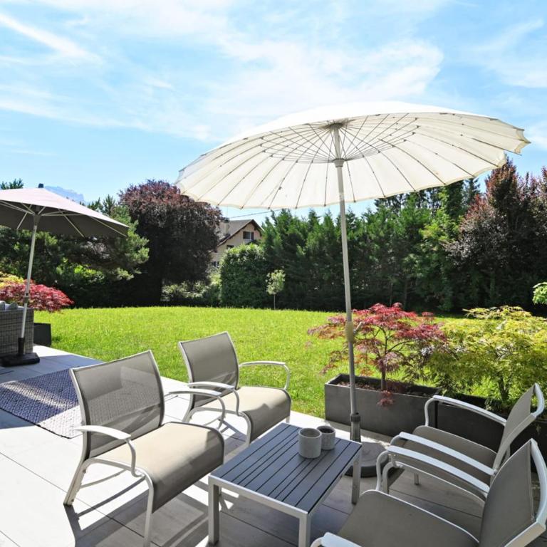 Charming villa with pool lake view 10 minutes from the city center - Villa - 5