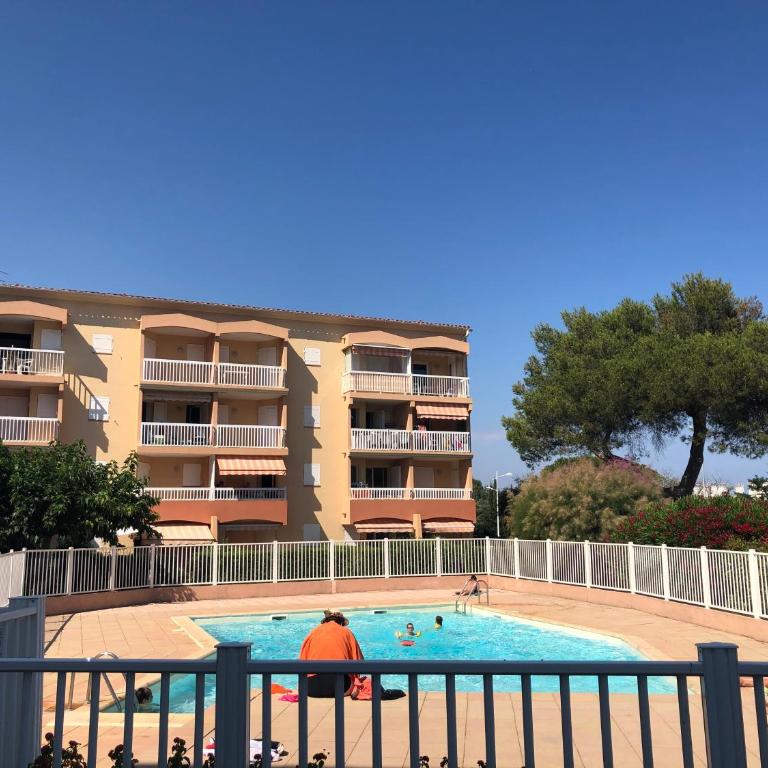 Apartment Newly Renovated Aircond-wifi-pool-sea View-150m to Beaches- Saint Aygulf - Appartamento con Vista Mare - 20