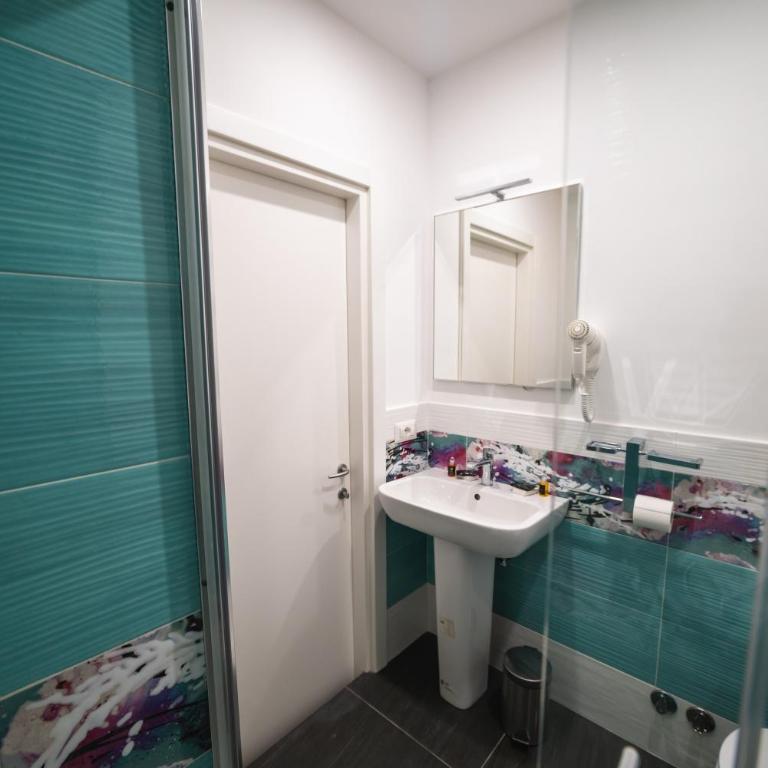 B&b Onda Napoli - Camera Matrimoniale con Bagno Privato - 10