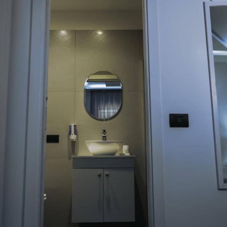 Dl LUXURY B&B - Camera Matrimoniale con Vasca Idromassaggio - 9