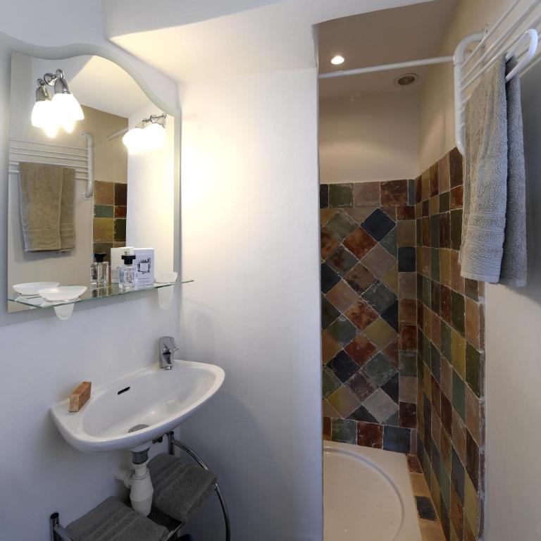 Le Bonheur - Three-Bedroom House - 33