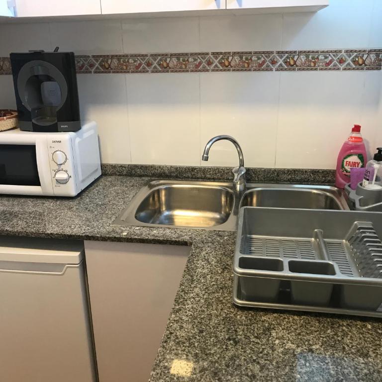 Central modern 3bdr, A/C, wifi & Parking - Three-Bedroom Apartment - 21