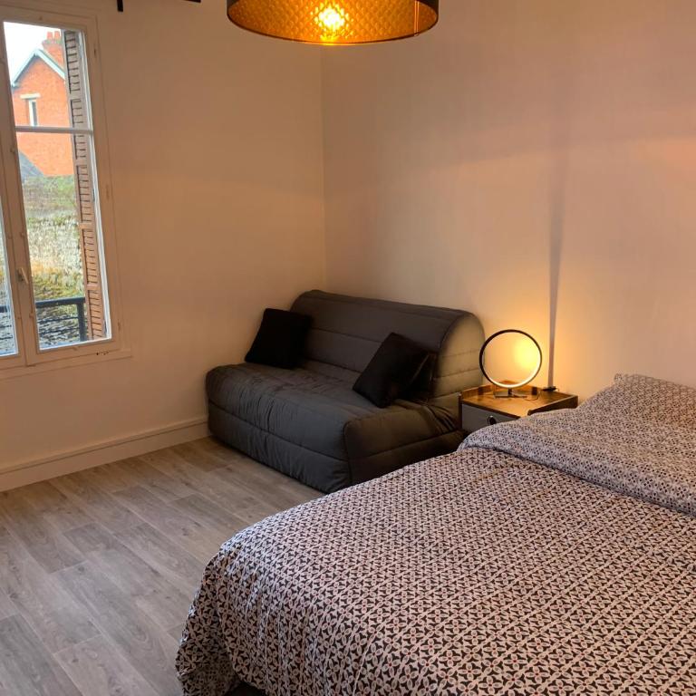 Le famillial , 2 chambres, 4 lits double Avec parking PRIVE 1 VOITURE, NETFLIX, lits faits et serviettes de toilette sur place - Appartement 2 Chambres - 26
