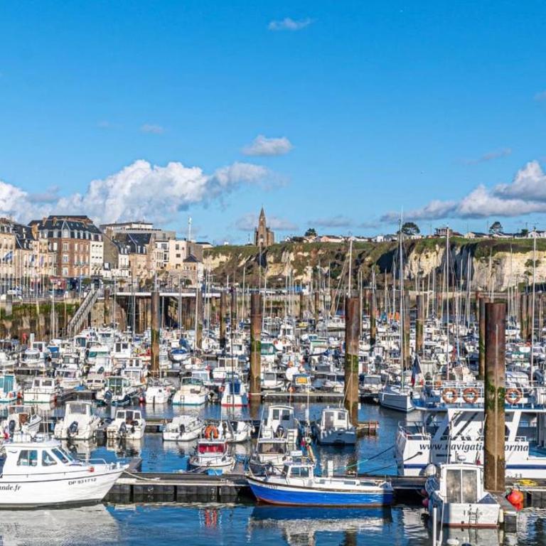 Le famillial , 2 chambres, 4 lits double Avec parking PRIVE 1 VOITURE, NETFLIX, lits faits et serviettes de toilette sur place - Appartement 2 Chambres - 29