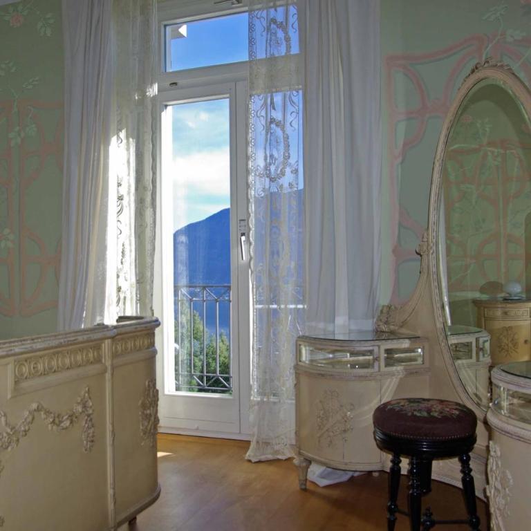 Bed and Breakfast Casa Locarno - Camera Matrimoniale con Balcone e Vista Lago - 1