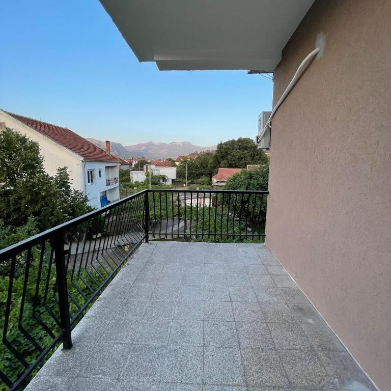 Entire spacious apartment with free parking - Apartman sa 1 Spavaćom Sobom - 14