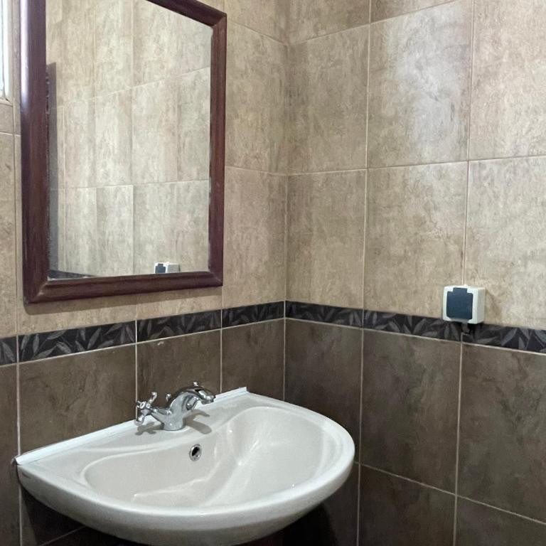 Entire spacious apartment with free parking - Apartman sa 1 Spavaćom Sobom - 10