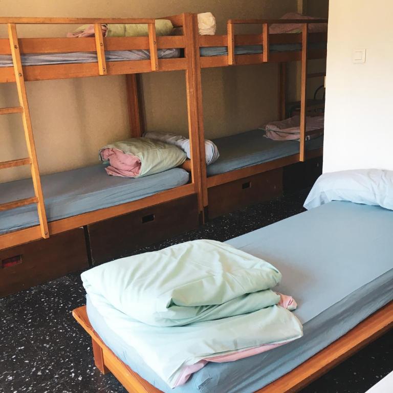 Auberge de Jeunesse HI Serre-Chevalier - Bed in 6-Bed Male Dormitory with Ensuite Bathroom - 4