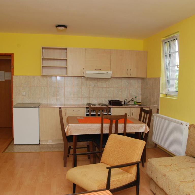 Apartments Hadži - One-Bedroom Apartment with Terrace - 2