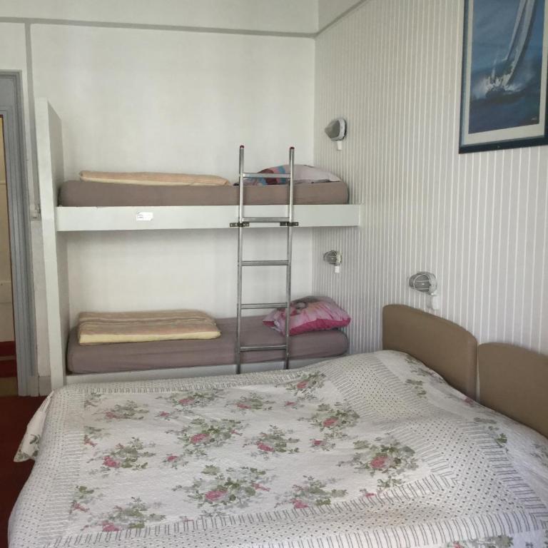 AUBERGE RIVA BELLA - Vierbettzimmer mit Dusche - 1