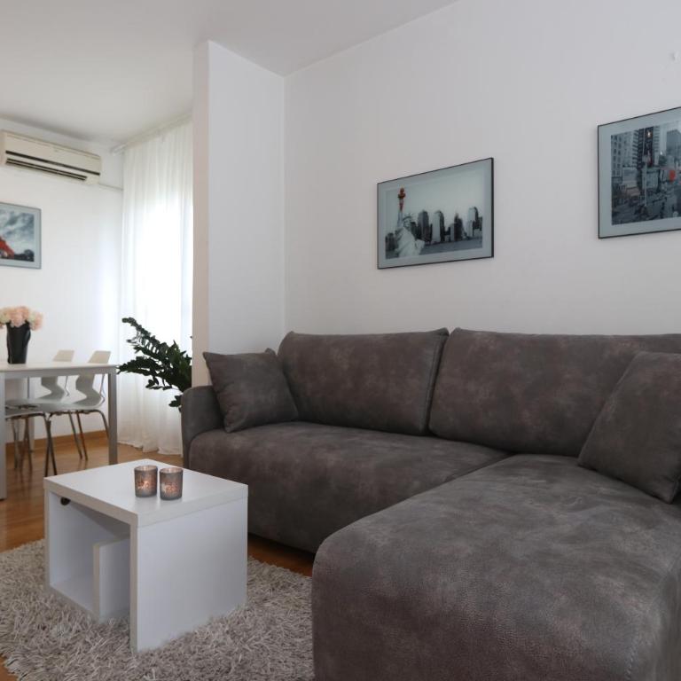 New Belgrade Apartment Belville, parking 5 evra dan - Studio Apartman s Balkonom - 5